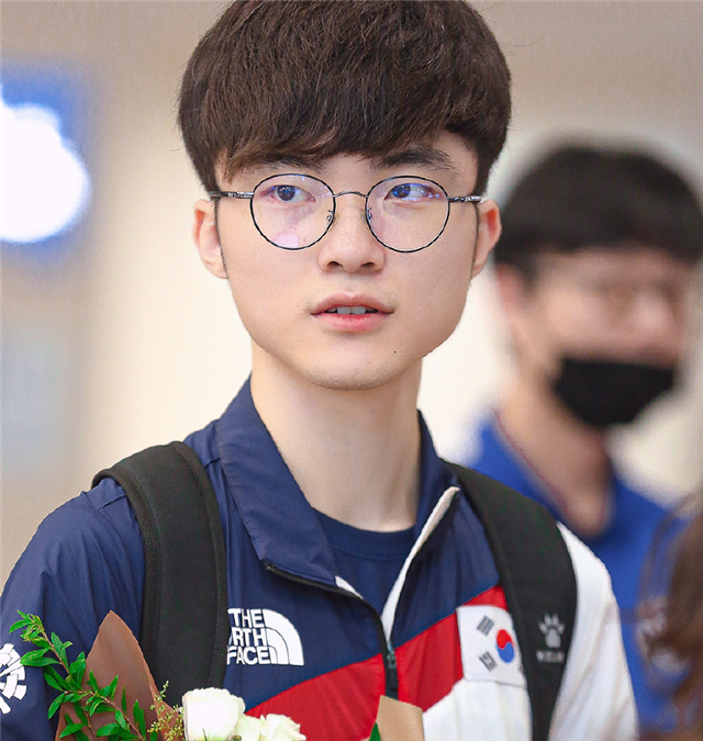 开云-Faker官方宣布表现优异新规,加拿大队引发争议!的简单介绍-开云