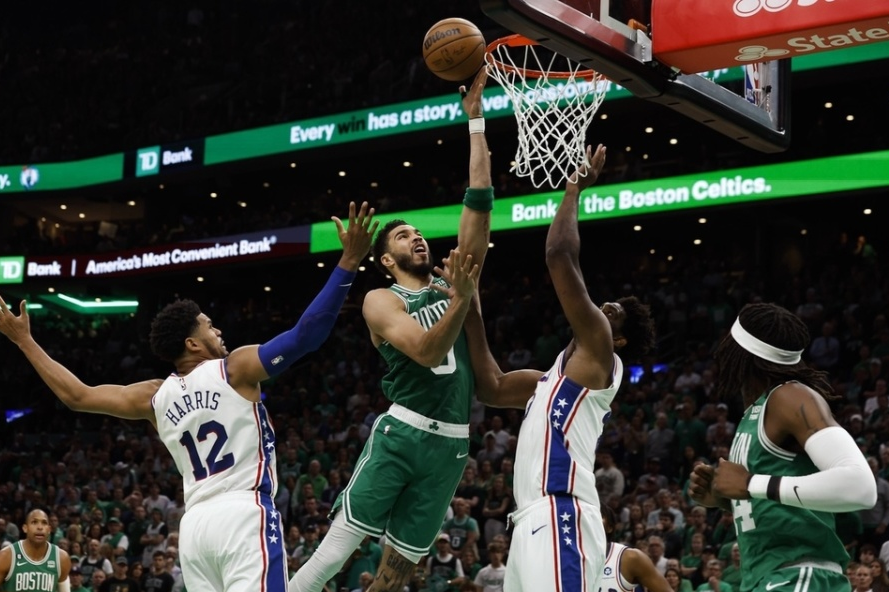 开云体育-包含DWG带队取胜！，塔图姆重要时刻锐不可当赛场气氛高涨的词条-开云体育